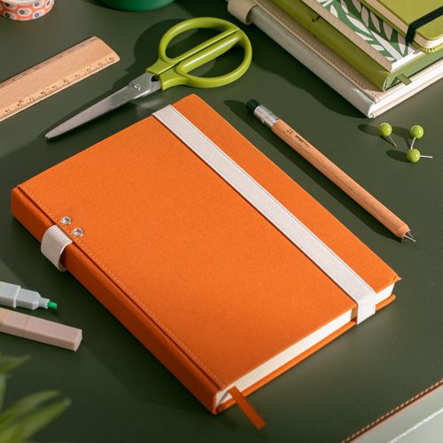 Libreta de Tela con 176 hojas con Líneas + Porta Lápiz 15 x 21 cm