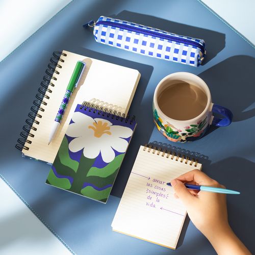 Libreta con Liga y 120 Hojas con Líneas 15 x 21 cm