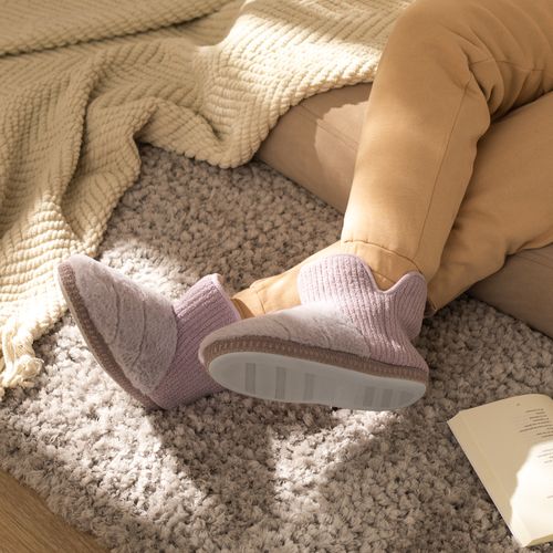 Pantufla Bota con Diseño Cinta