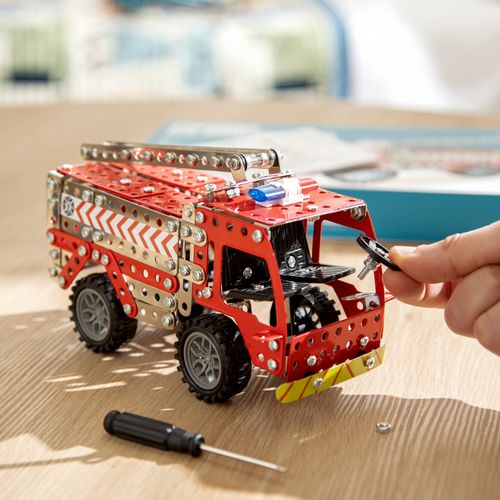 Modelo Armable a Escala Camión Bombero 10x10.5x11 cm