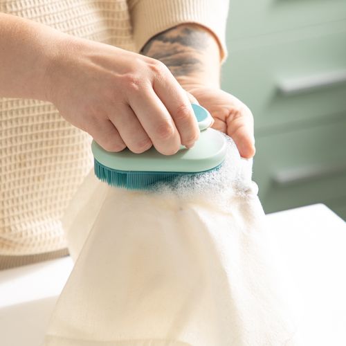 Escobilla de Plástico para Lavado de Ropa Delicada