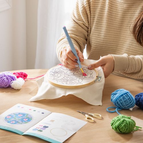 Bastidor con Set de Bordado Agua Mágica